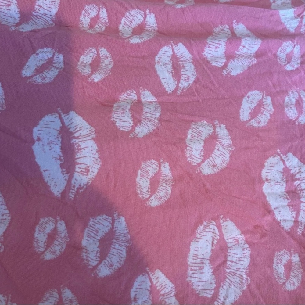 Little Sleepies Pink and White Kiss Print